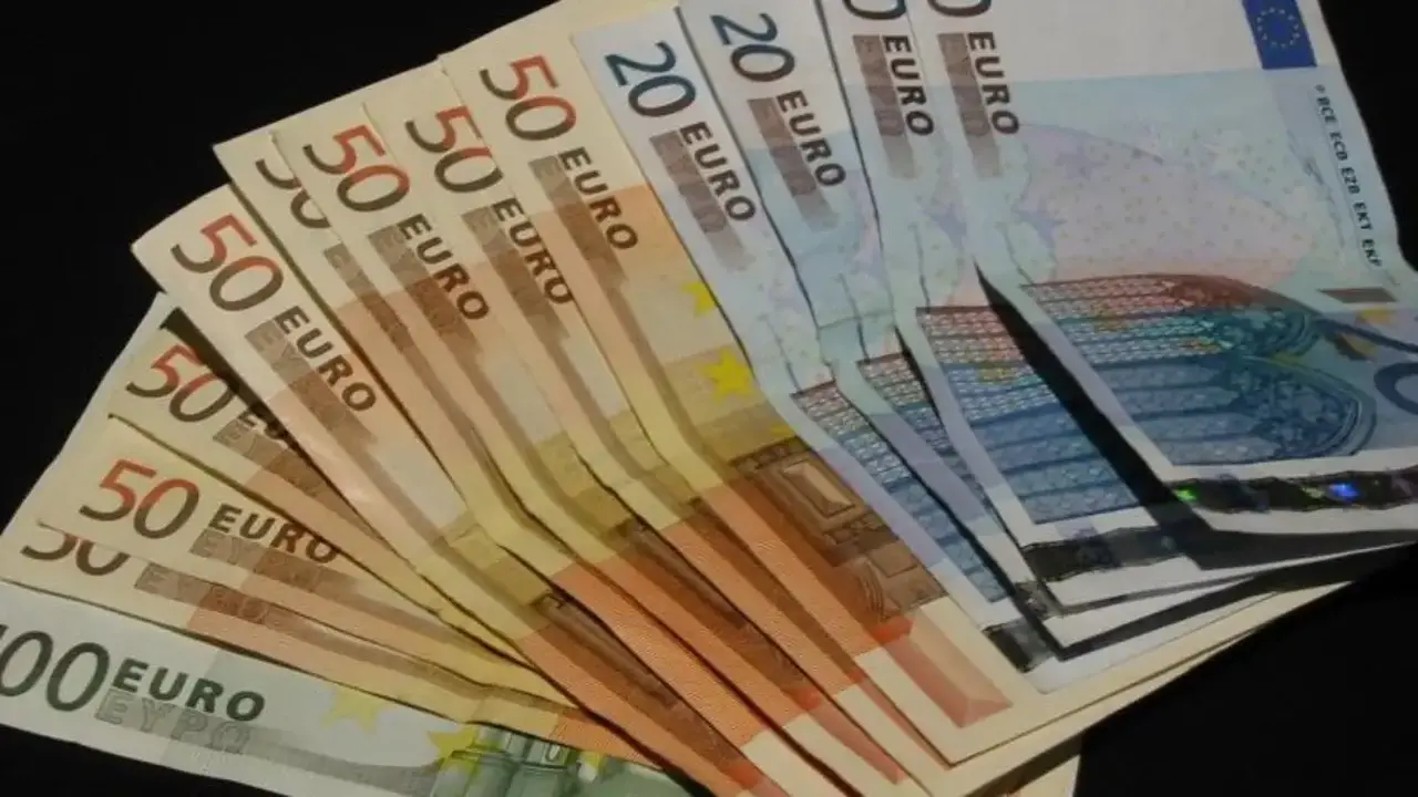 تباين ملحوظ في أسعار اليورو مقابل الجنيه المصري خلال تعاملات الخميس